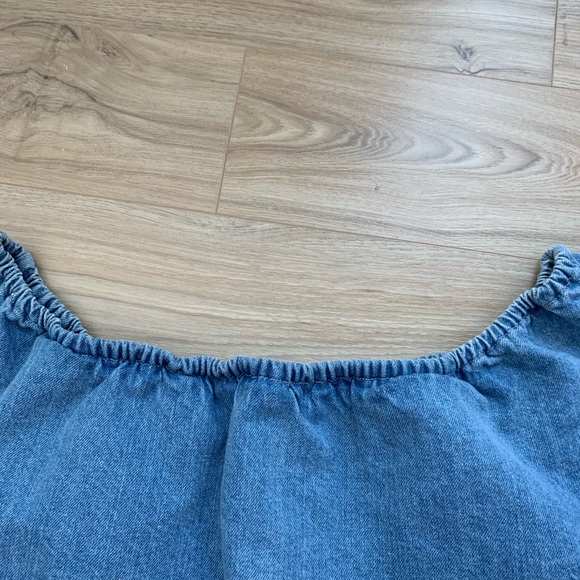 American Eagle denim off the shoulder top - Picture 3 of 10